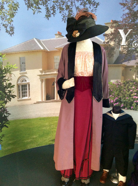 S4C Y Plas, Lady and Child costumes